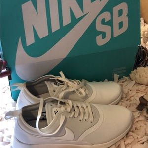 White Nike sz 6.5